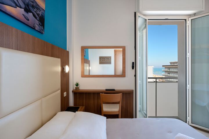 Room 12 of 46