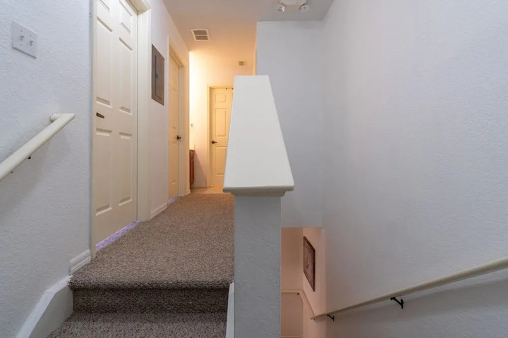 Room 9 of 14