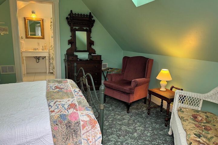 Room 11 of 60