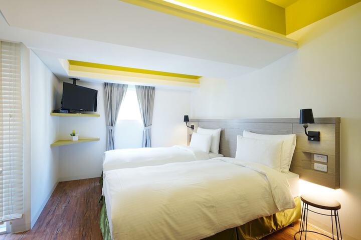 Room 6 of 51