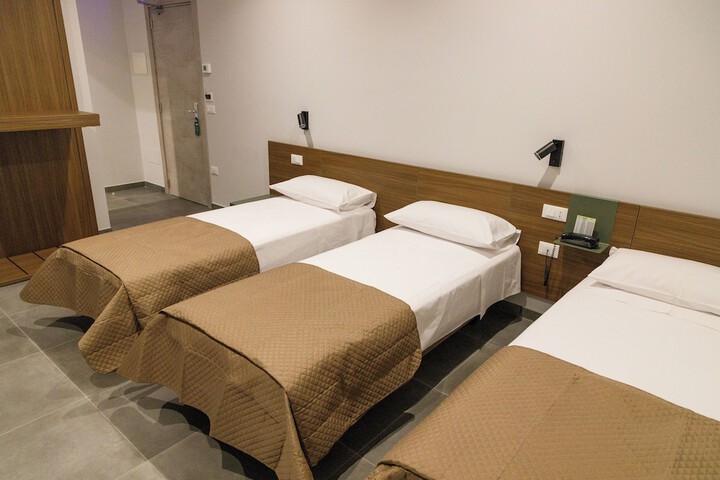 Room 12 of 40