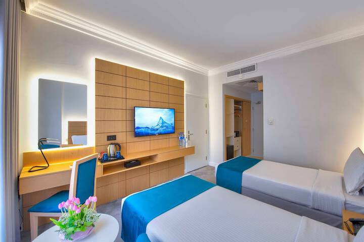 Room 5 of 35