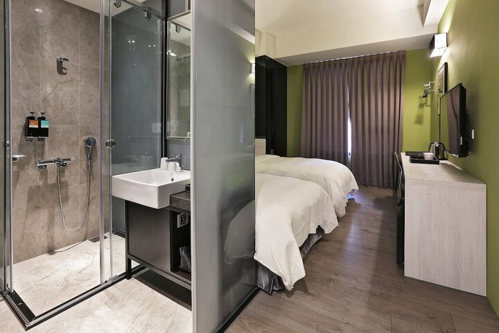 Room 28 of 53
