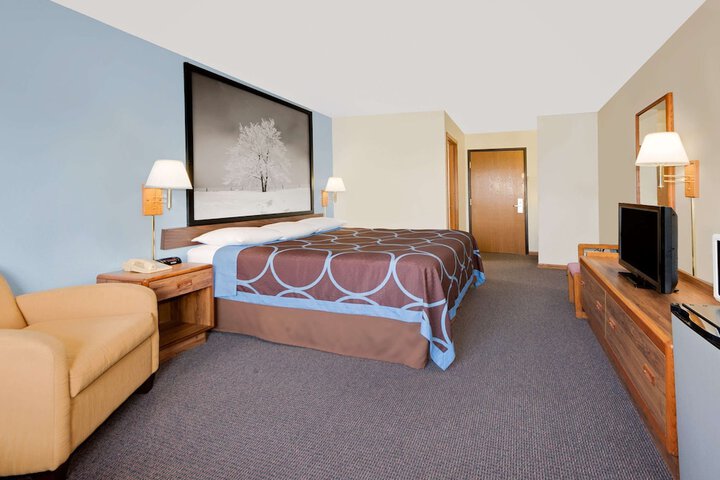 1 King Bed (1 of 14)