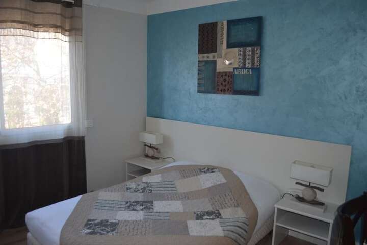 Room 6 of 25