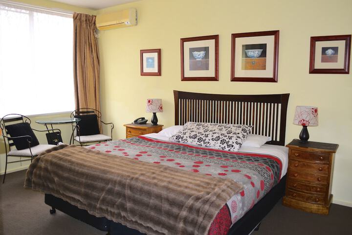 Room 13 of 37