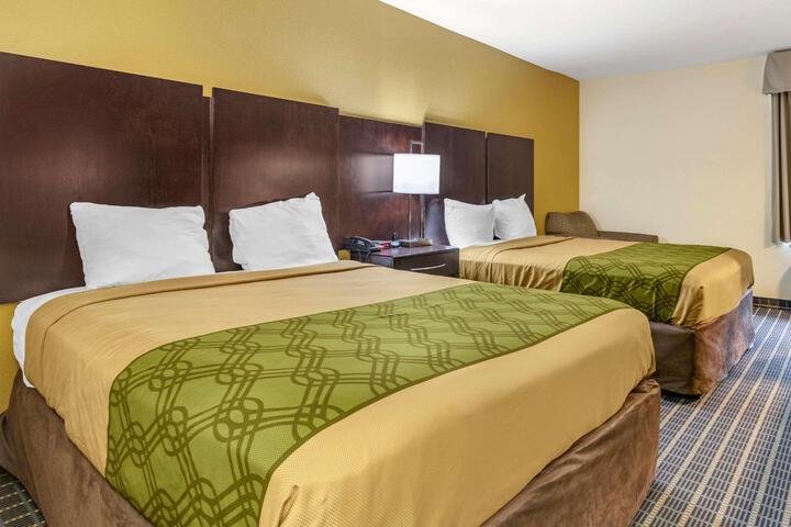 2 Queen Beds (3 of 9)