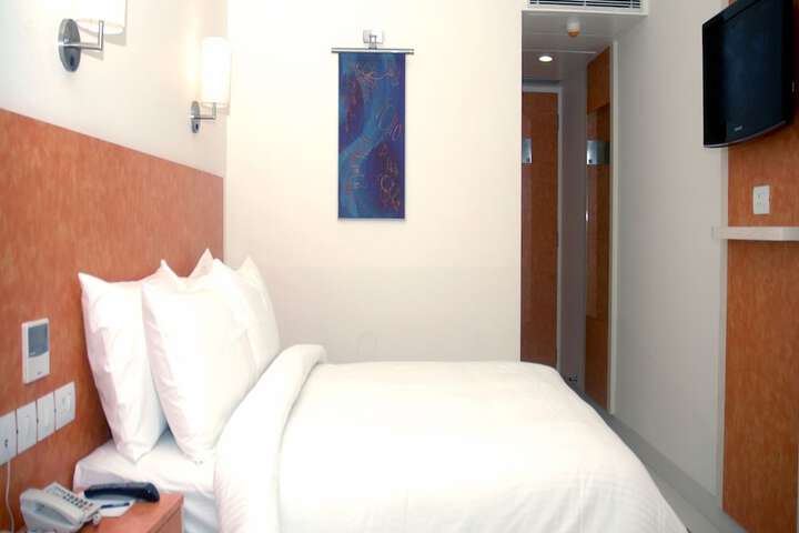 Room 4 of 36