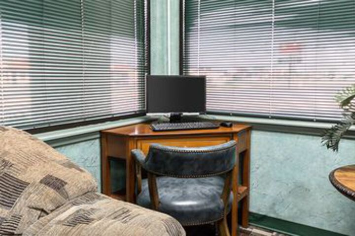Business Center 3 of 26