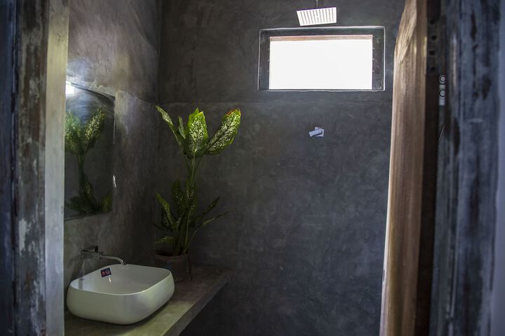 Room 15 of 33
