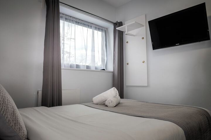 Room 10 of 19