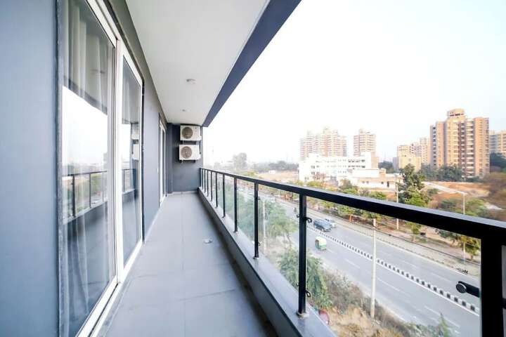 Room 4 of 8