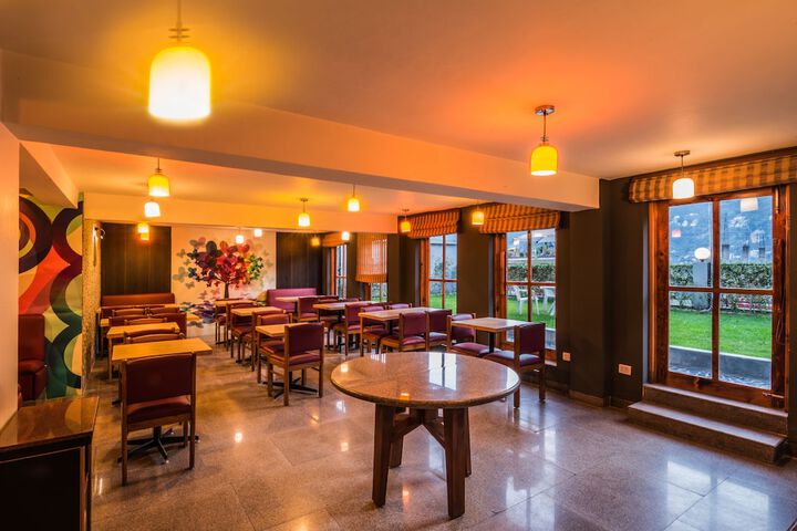 Ballroom/Hall 78 of 120