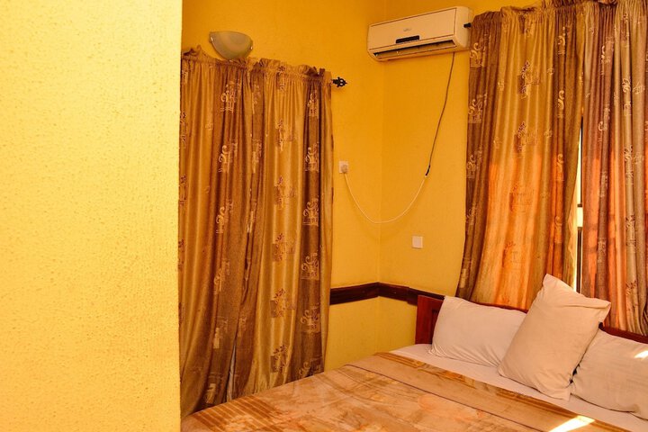 Room 14 of 37