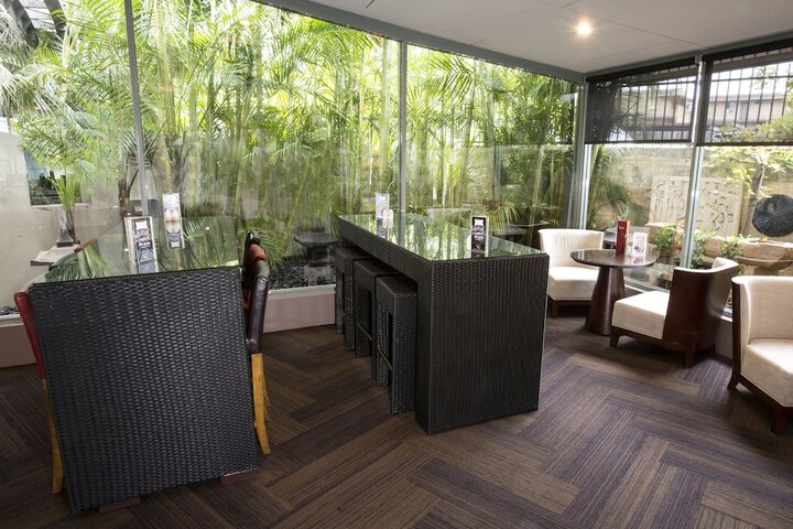 Lounge 34 of 48