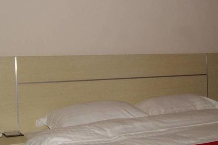 Room 18 of 35