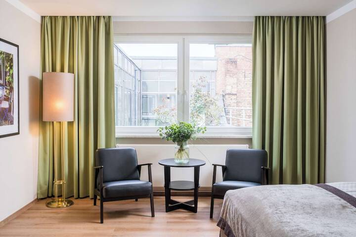 Room 5 of 42