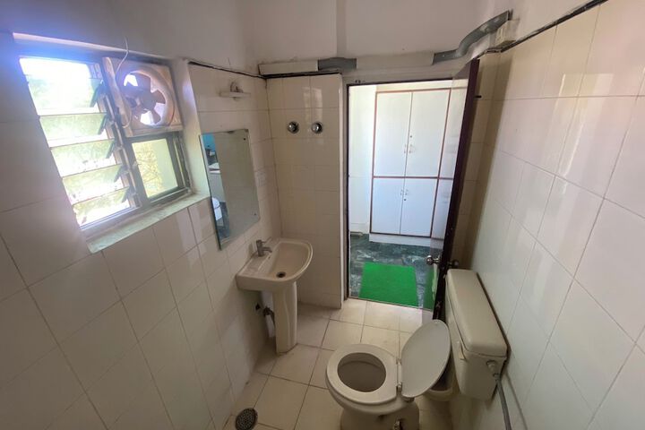 Room 21 of 32