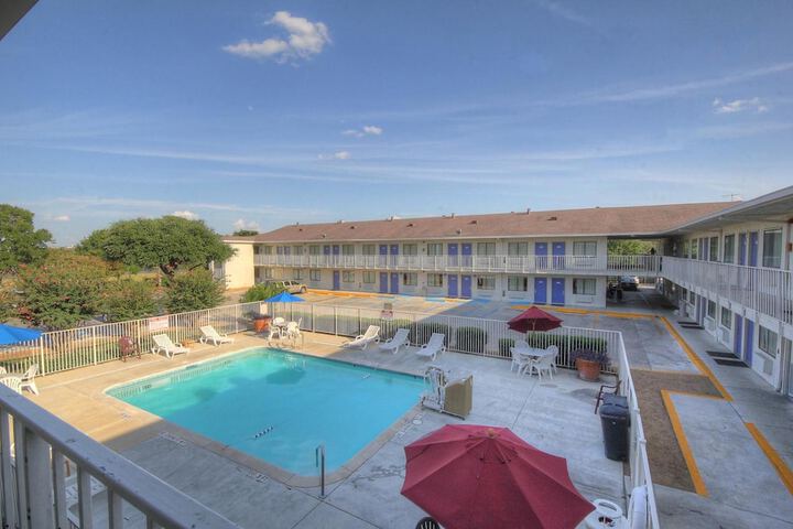 Hotel Pool