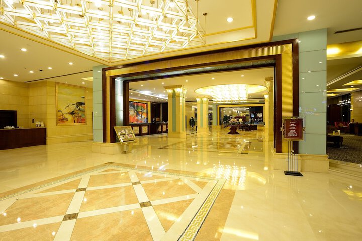 Entrance & Lobby