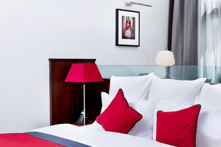Room 5 of 114