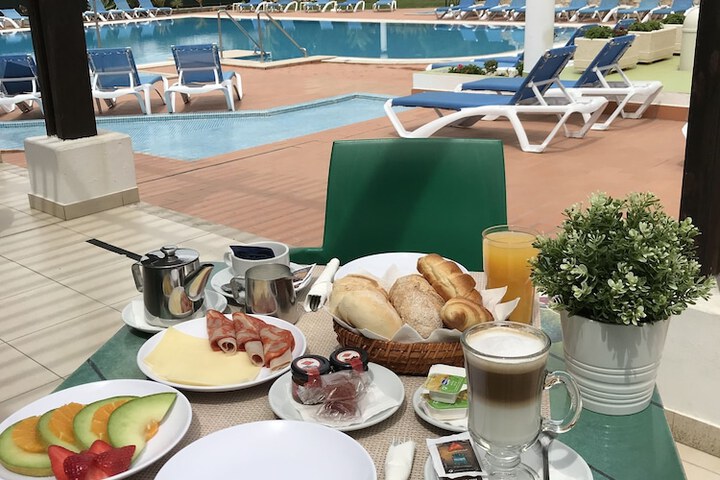 Breakfast/Coffee Service 26 of 40