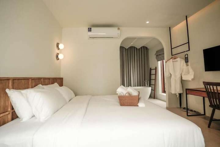 Room 4 of 66
