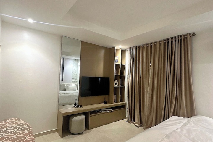 Room 4 of 27