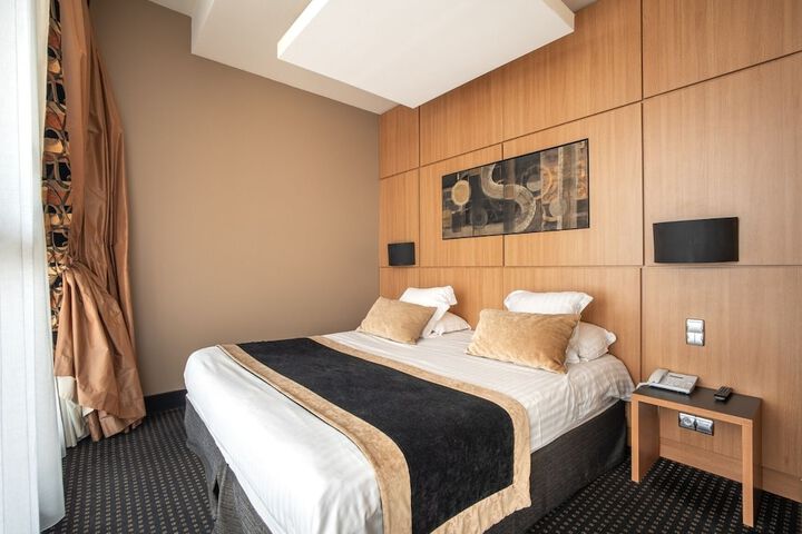 Room 3 of 20