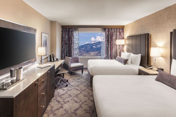 Deluxe Room 2 Queen (5 of 7)