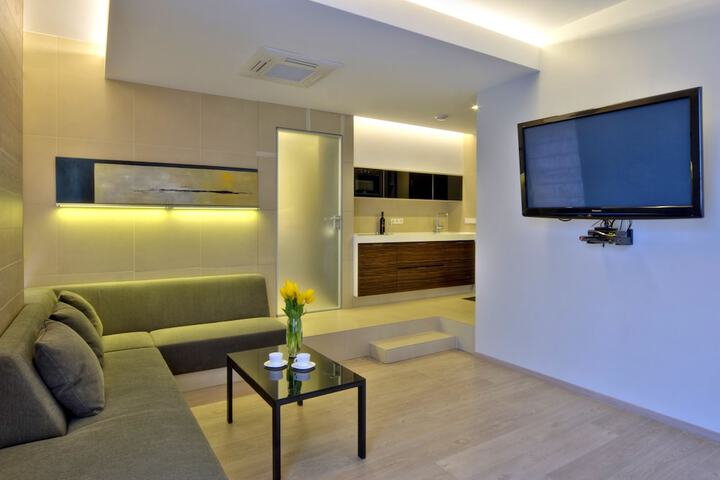 Room 16 of 100