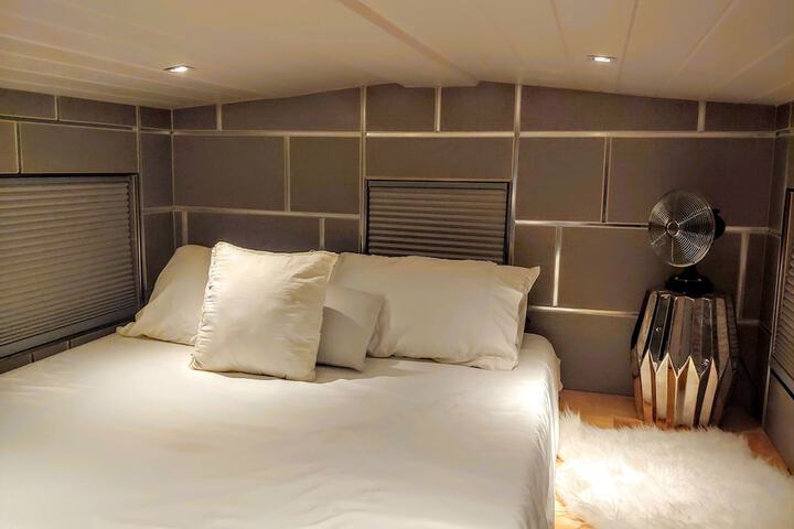 Room 16 of 172