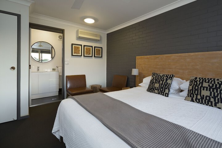 Room 3 of 39