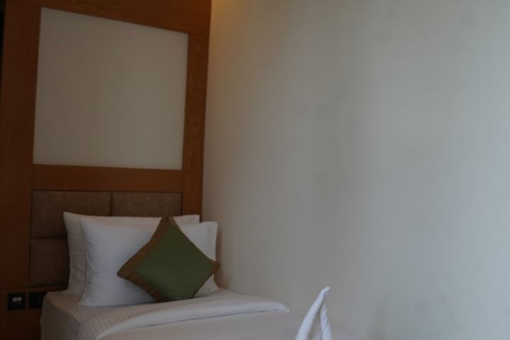 Room 10 of 24