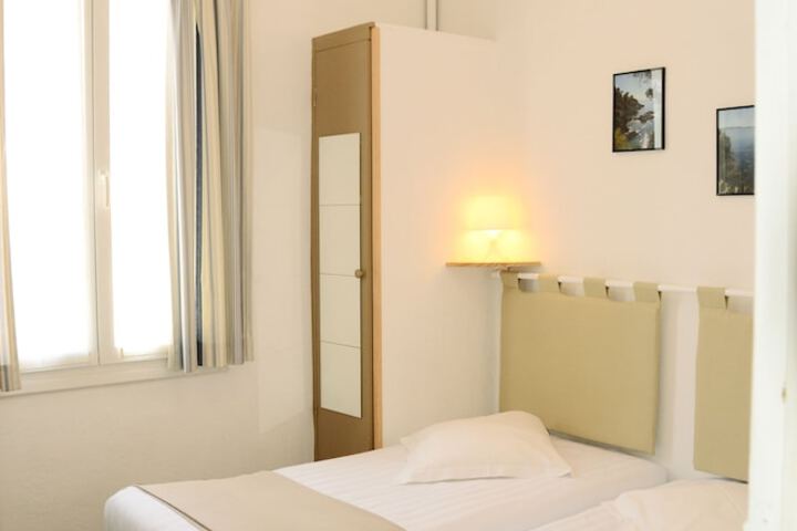 Room 10 of 43