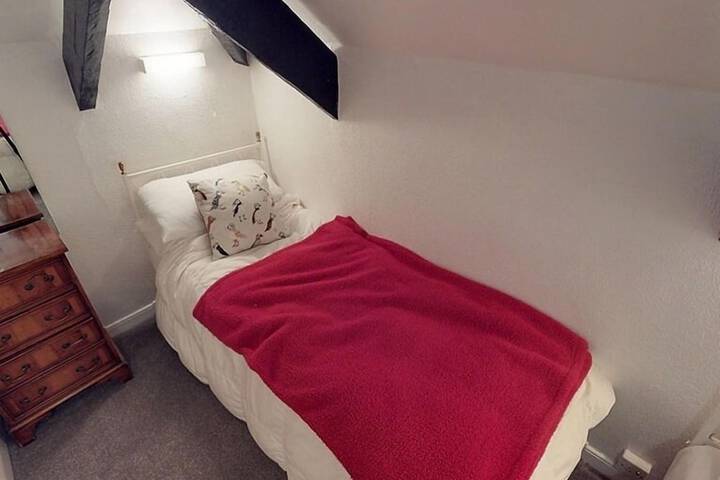 Room 26 of 37