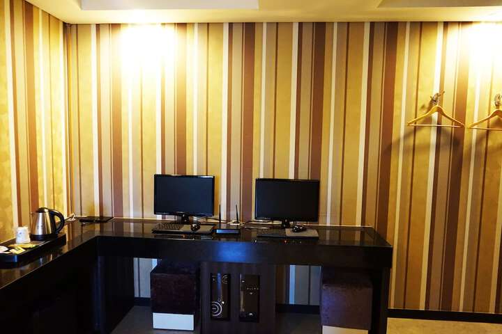 Business Center 44 of 54