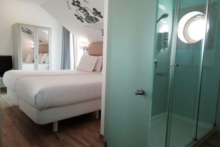 Room 37 of 53