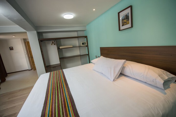 Room 10 of 32