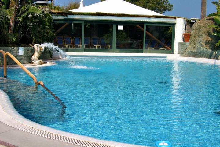 Pool 40 of 91