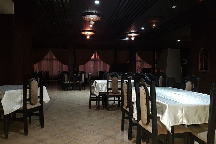 Dining 15 of 19