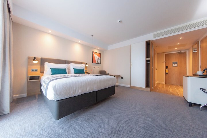 Room 34 of 120