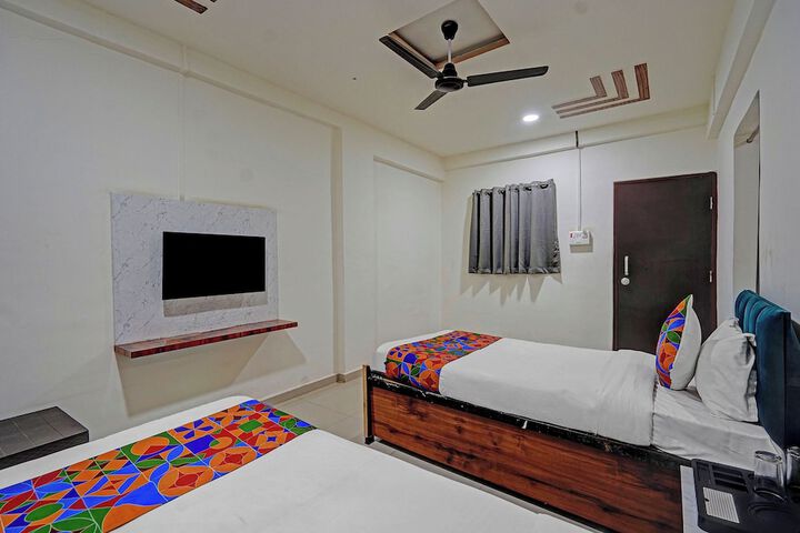 Room 12 of 28