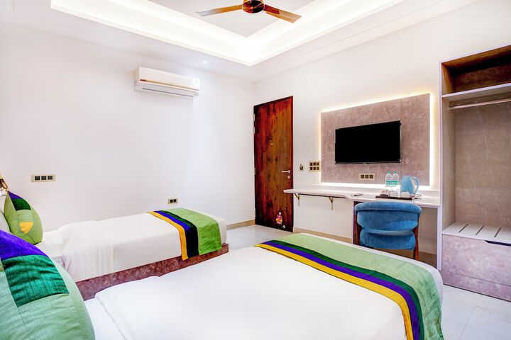 Room 17 of 38