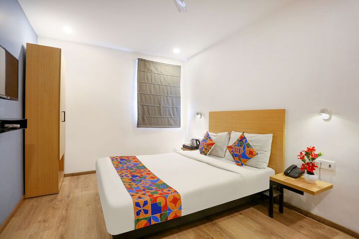 Room 10 of 33