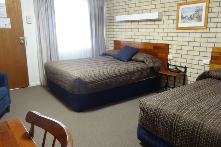 Room 3 of 48