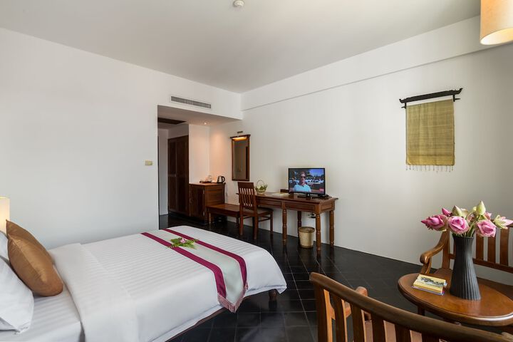 Room 5 of 90