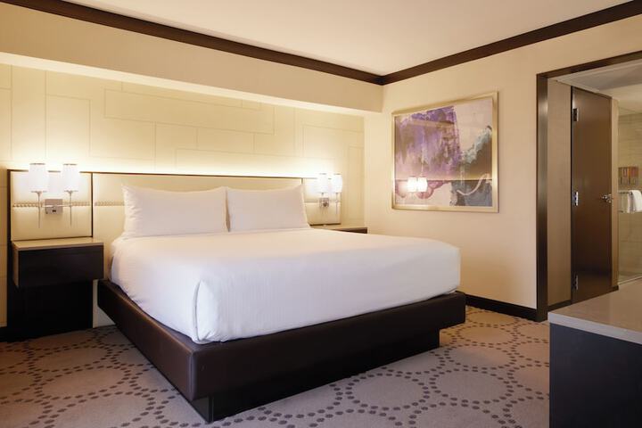 Room 33 of 114