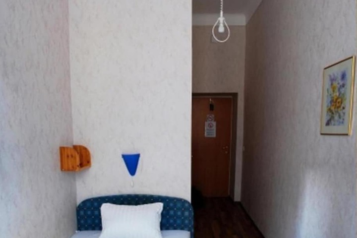 Room 8 of 15
