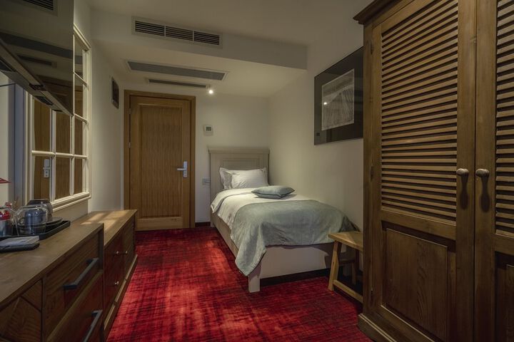 Room 13 of 61